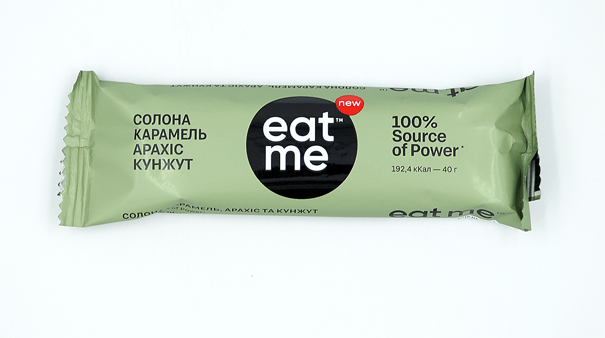 Цукерка EatMe Батончик солона карамель,арахіс та кунжут у чорній кондитерській глазурі 40г