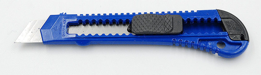 Канцелярский сегментированный нож ,1шт