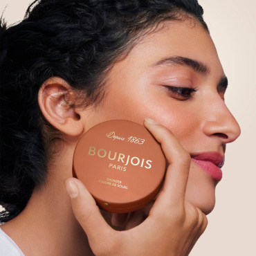 Бронзер Bourjois Maxi Round Pot 01 Light Medium 7 г фото 3