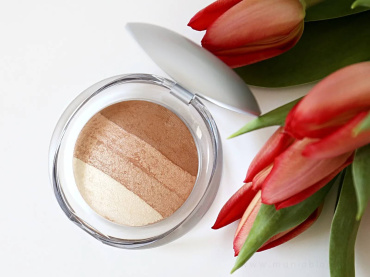 Пудра-рум'яна Pupa Luminys Baked All Over Illuminating Blush-Powder відтінок 05 Gold Stripes 9 г фото 4
