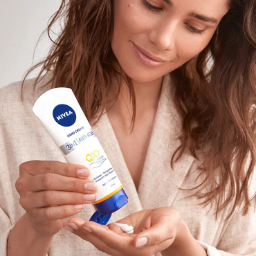 Крем для рук Nivea антивіковий з Q10 та УФ фільтрами 100 мл фото 4