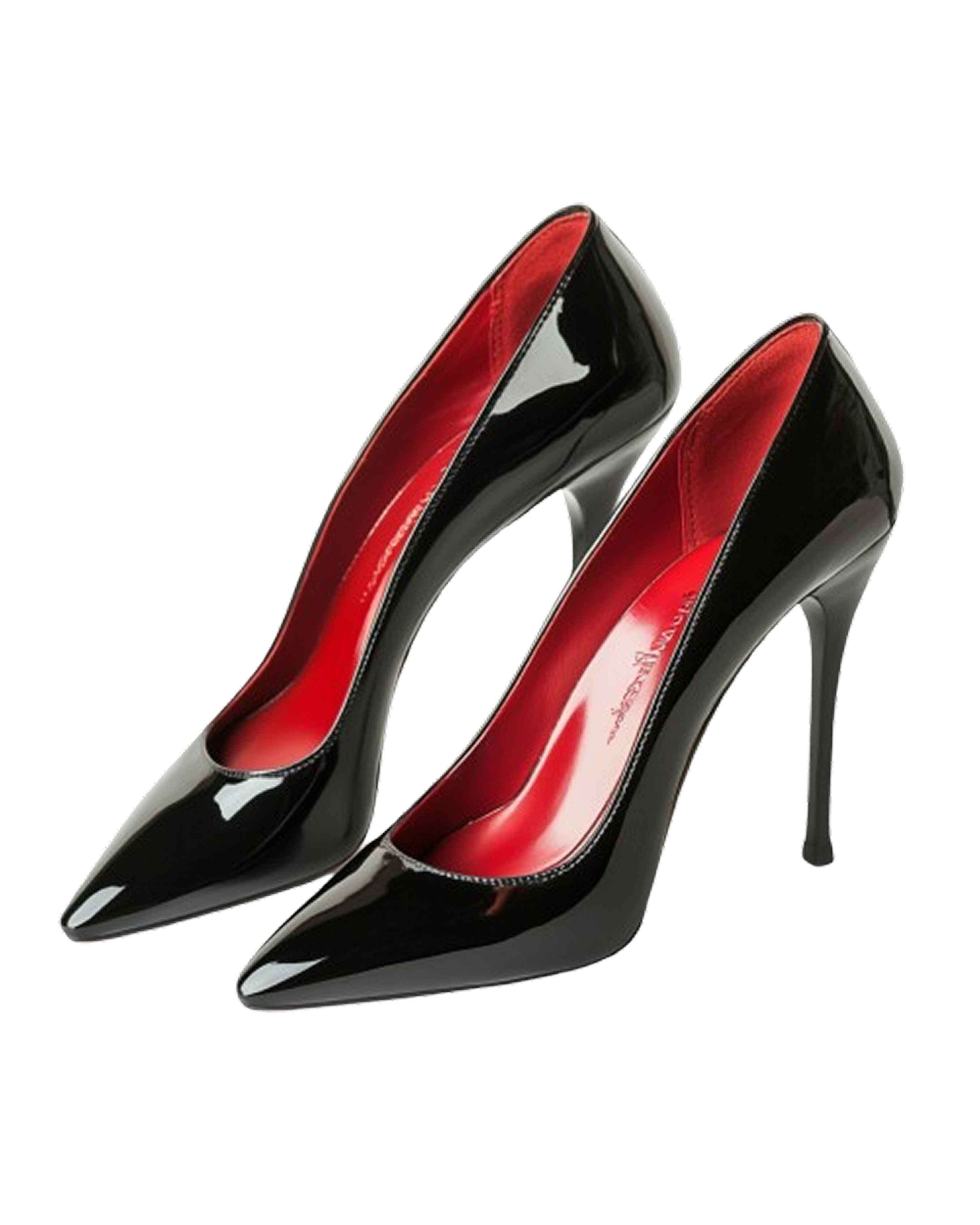 Вона їде в Париж